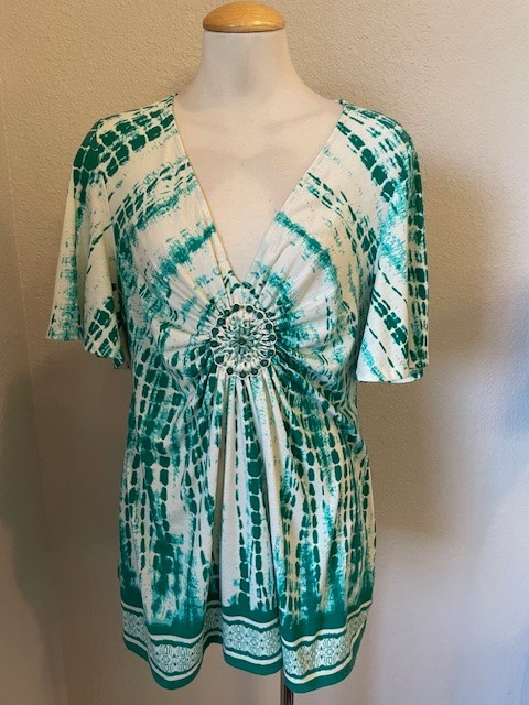 Eci Green Ivory V-Neck Beaded Top size Large