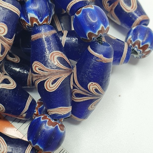 Stunning Vintage Blue Floral Beaded Necklace with Chevron Beads - Picture 9 of 15