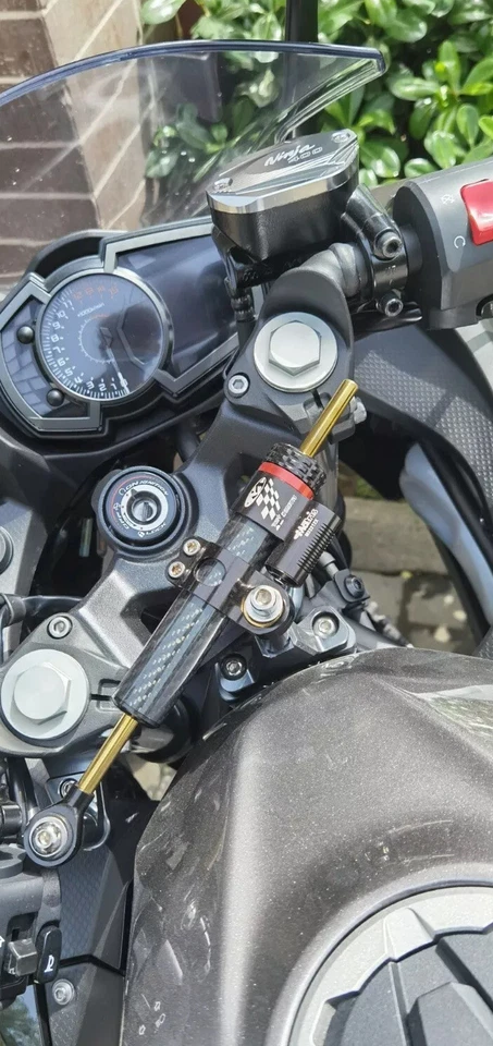 Amortiguador de dirección universal para Kawasaki Ninja Honda Yamaha R1 YZF-R3 R25 Tracer Foto 3 de 4