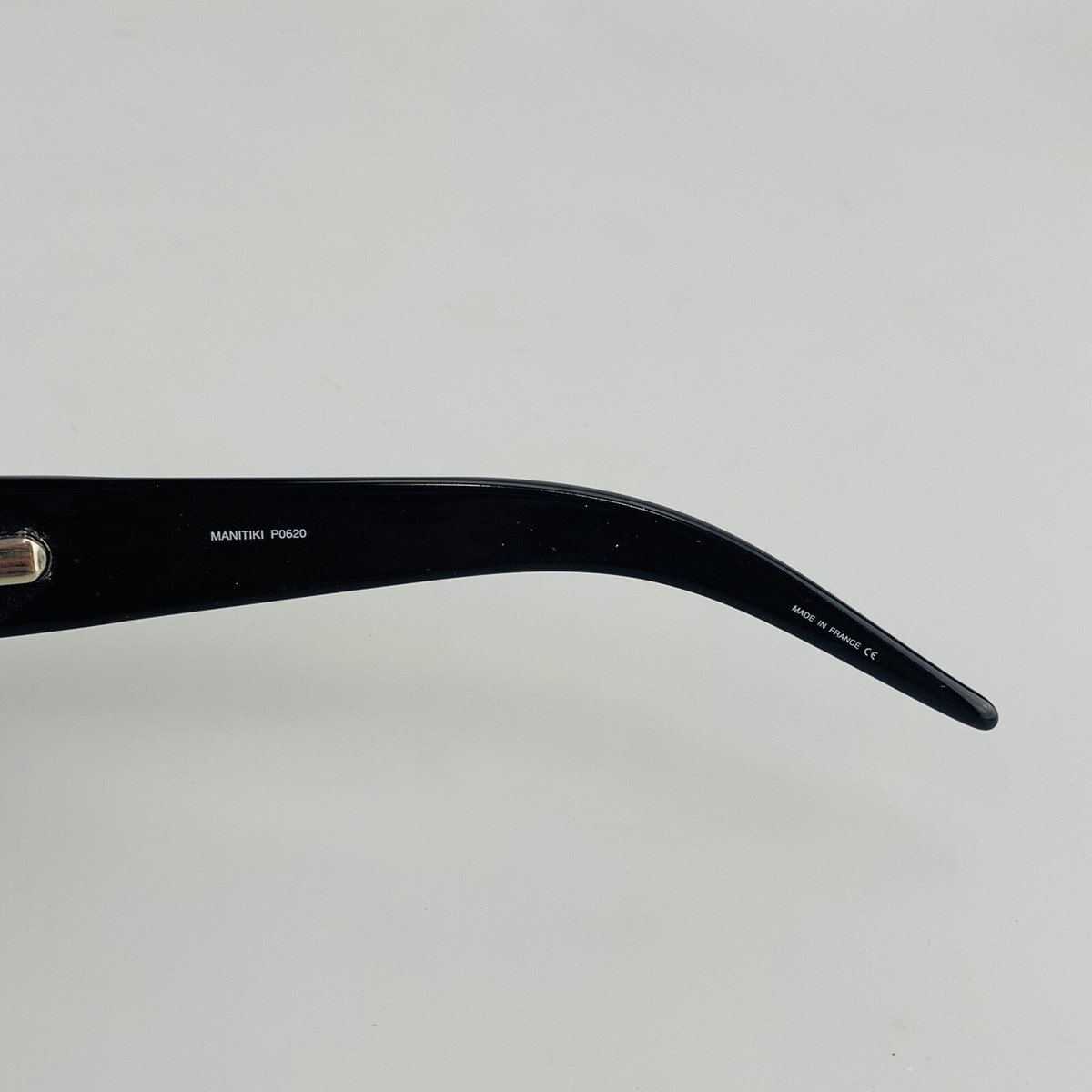 Tommy Bahama Sunglasses mod. Manitiki P0620 Black Oval Made in France 90s Vintage Standard Size 90s Mod Original Jane Oval Sunglasses main image 3