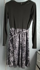 SHEIN Womenâs Fit & Flare Abstract Dress Black/White Long Sleeve Size M Short