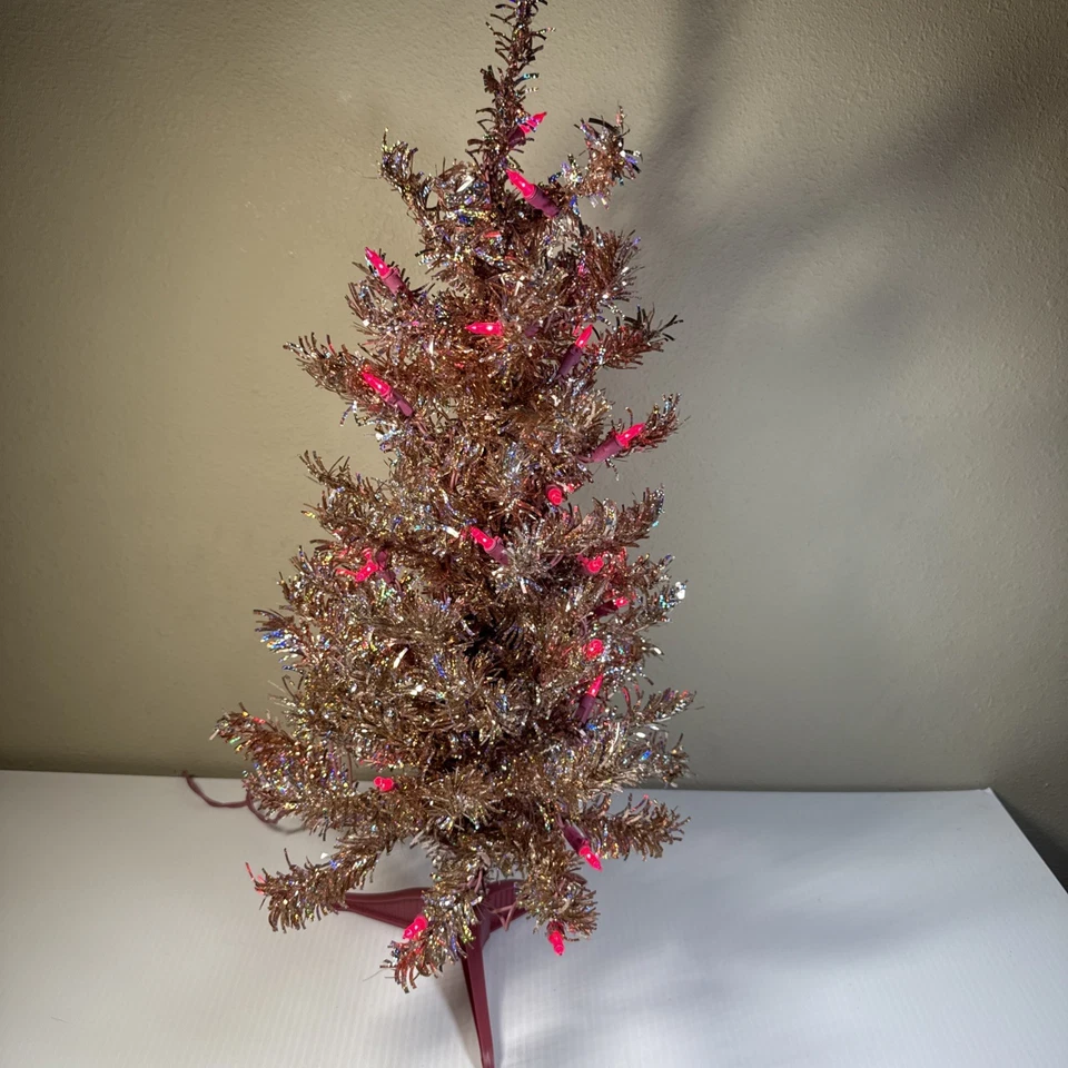 Голографическая розовая мишура рождественская елка предварительно освещенная розовыми огнями 24 дюйма - Изображение 2 из 4