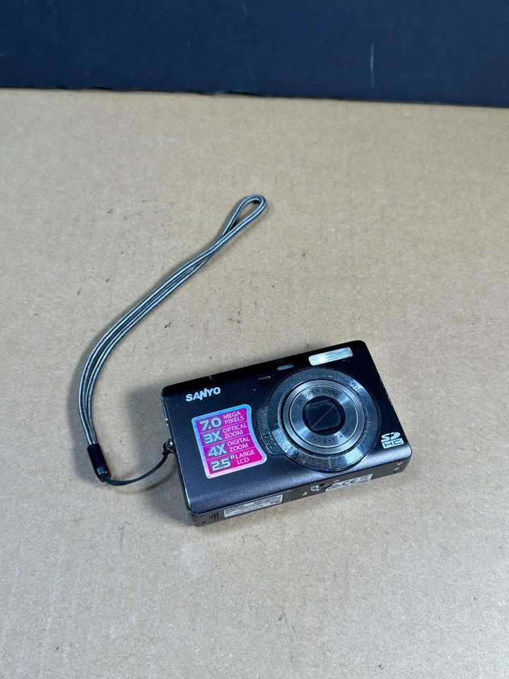 Sanyo VPC T700 7.0MP Digital Camera Only With Battery Ships Fast!!! - Image 3 of 4