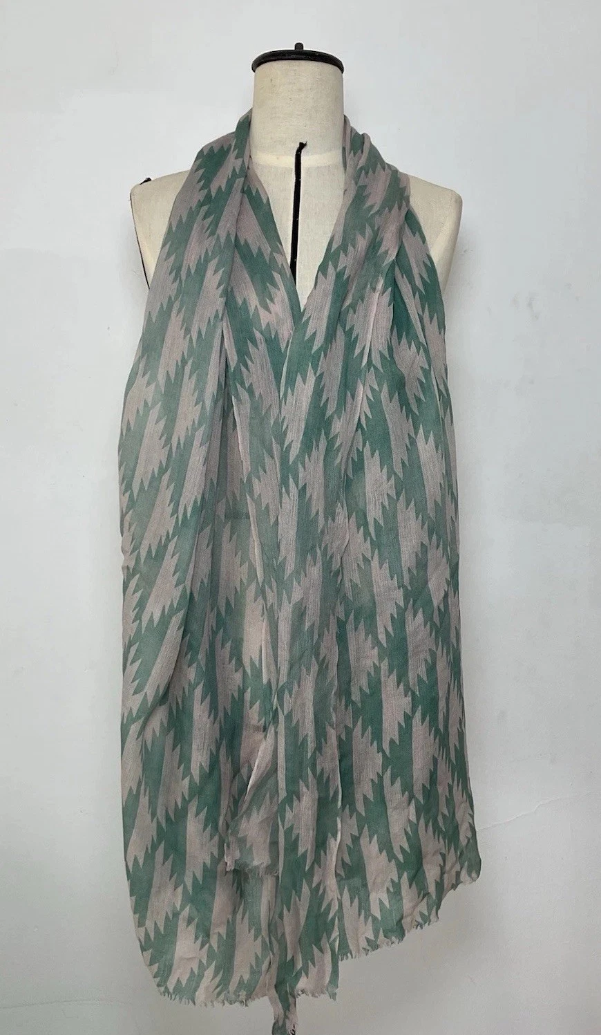 AWARE CASHMERE women’s cashmere Stylish Scarf W A Green Geometric Pattern84"/28"
Opens in a new wind