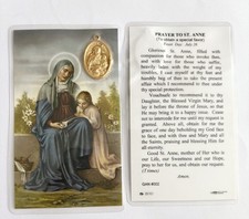 Tarjeta de oración laminada de Santa Ana Madre de María con inserción de medalla en tono dorado