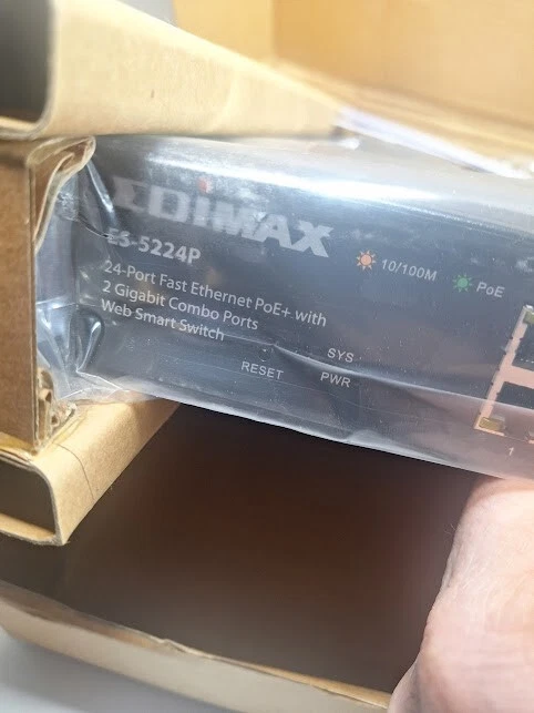 Edimax 24 ES-5224P port 10/100mbps Fast Ethernet PoE Network Switch - Image 4 of 4