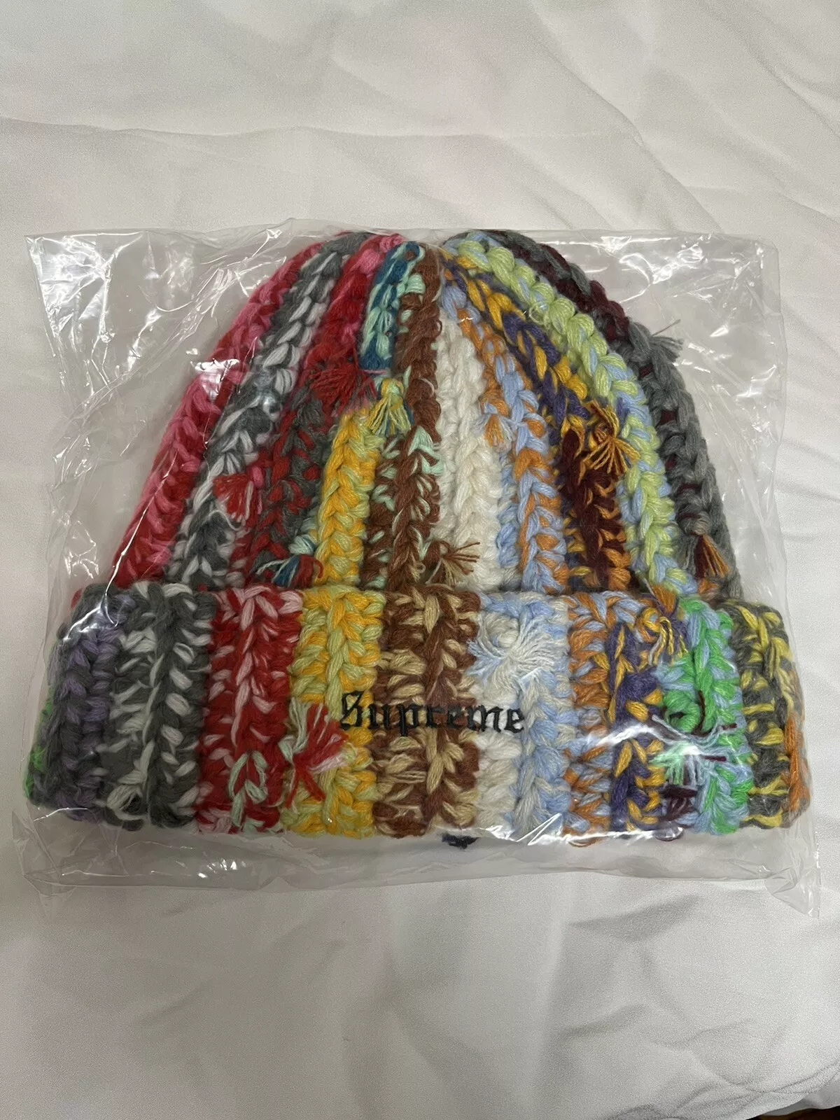 Bonnet Supreme noué main FW23 multicolore neuf authentique