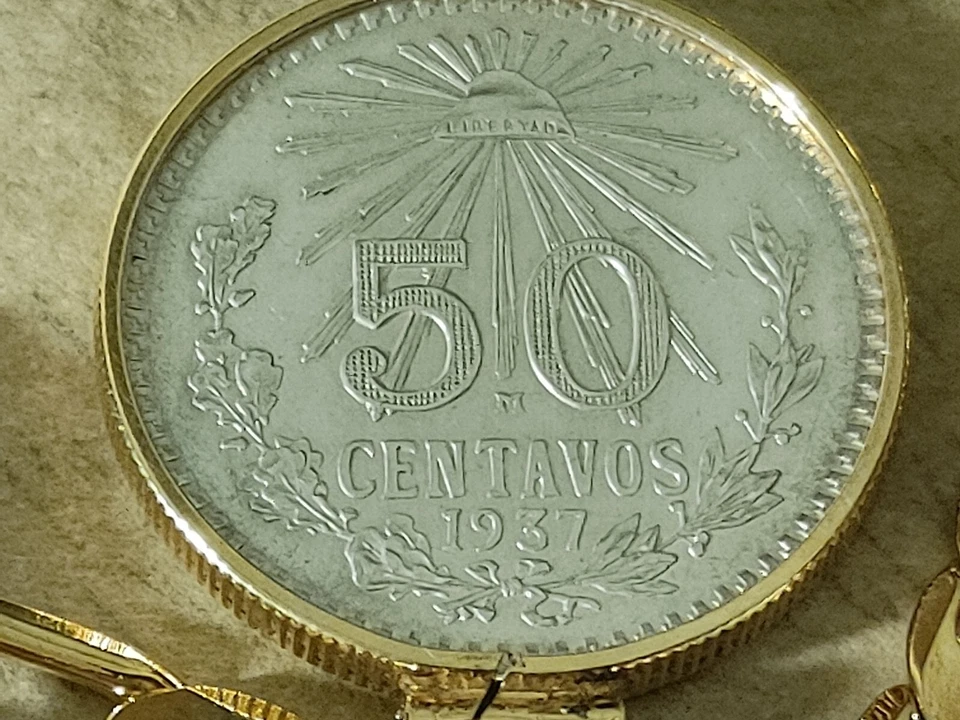 1937 Mint Mexican medallion Cincuenta Centavos coin on an 18KGF 24" Wide Chain - Image 4 of 4