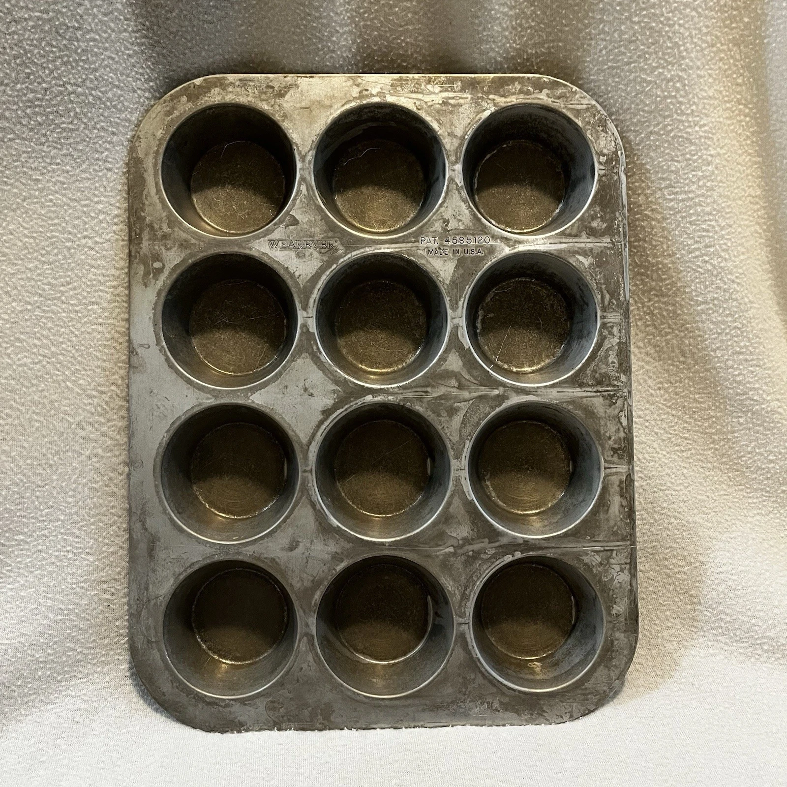 Vintage WearEver Aluminum 12-Cup Muffin Pan Rectangle Oven Safe Pat. # 4595120