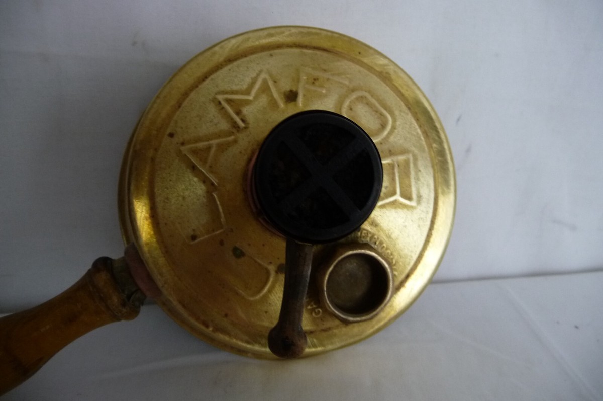 Ancien réchaud en laiton, acier et manche en bois - Décoration