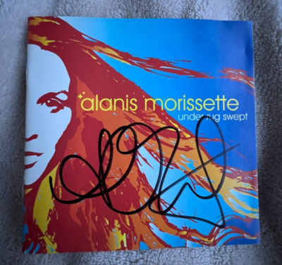 Alanis Morissette Under Rug Swept サイン入り ALANIS MORRISSETTE - SIGNED CD - UNDER RUG SWEPT - 2002 TOUR kw cd
