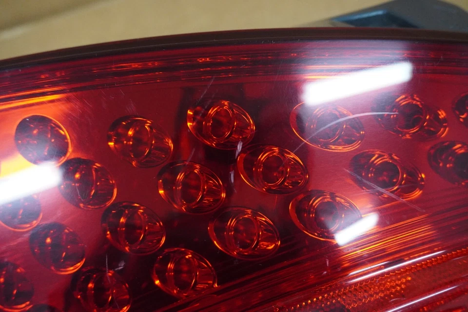 Luz trasera lateral derecha Nissan Murano 2006 2007 OEM 22063841 Foto 4 de 4