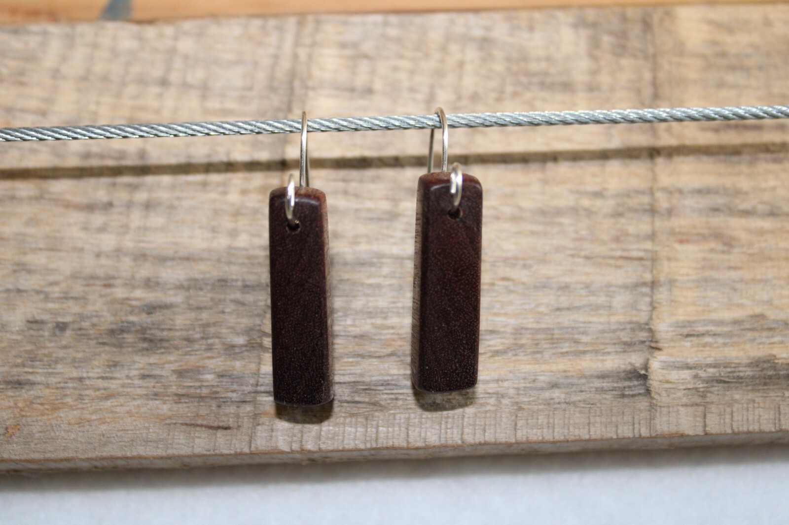 Boucles d'oreilles CASSIE artisanales en bois noble pour femme