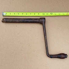 Vtg Hand Crank tractor auto hit miss stationary engine machine starter tool