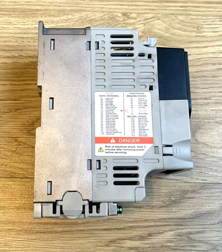 ALLEN BRADLEY POWERFLEX4M 0.4KW/0.5HP 22F-A2P5N113 - image 2 of 4