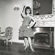 Silvana Pampanini trying on a dress by Valentino Rome 1956 OLD PHOTO 3