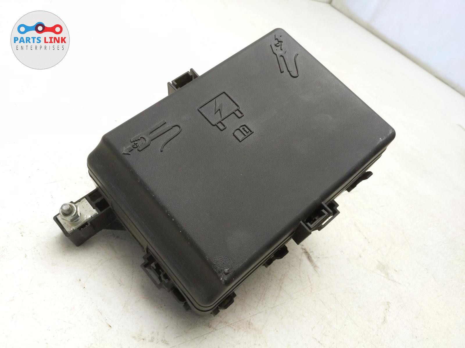 2017-20 MASERATI LEVANTE FRONT RIGHT ENGINE APRON FUSEBOX POWER RELAY UNIT M161