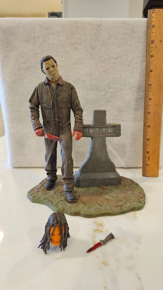 Figura de acción NECA Rob Zombie's Halloween: Michael Myers - 60700 2007 completa Foto 2 de 4
