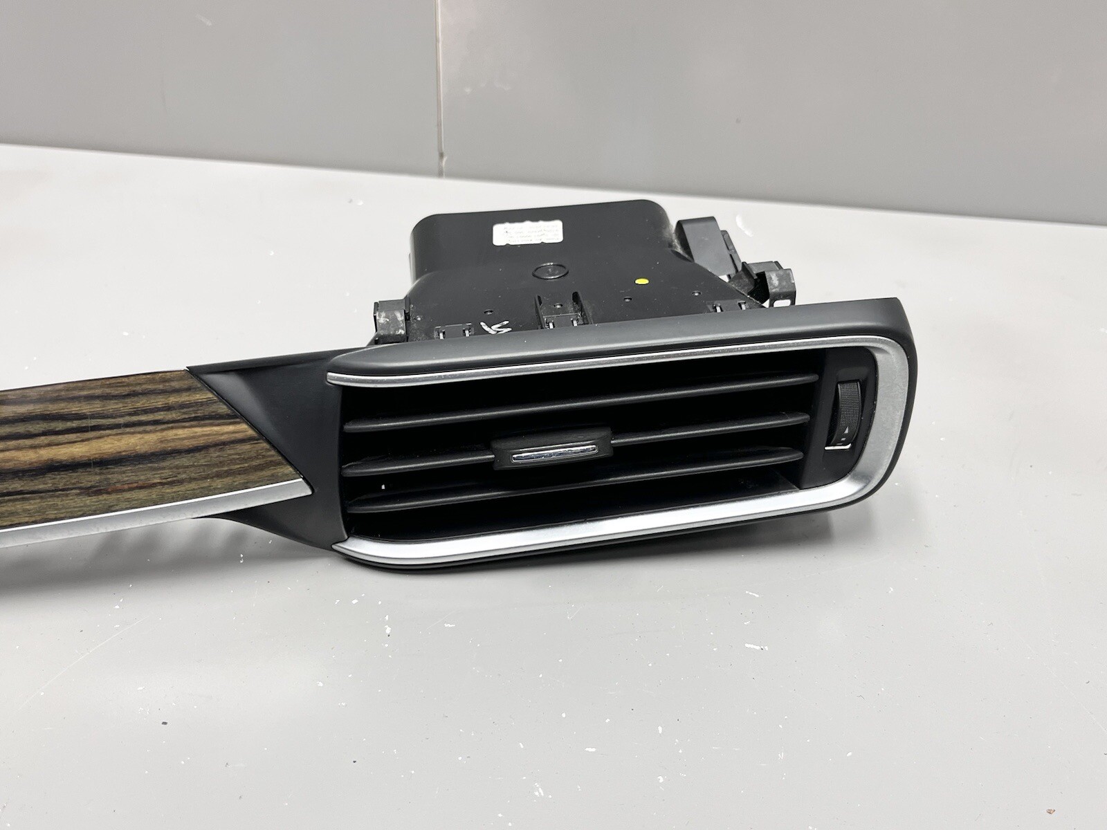 ⭐️2017-2020 MASERATI LEVANTE DASH RIGHT BEZEL MOLDING AC AIR VENT GRILLE OEM
