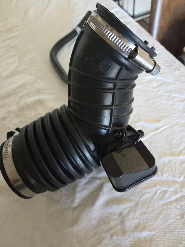 Tubo de manguera de entrada de aire Hyundai Elantra 2017-2020 2,0 L como nuevo original OEM Foto 3 de 4