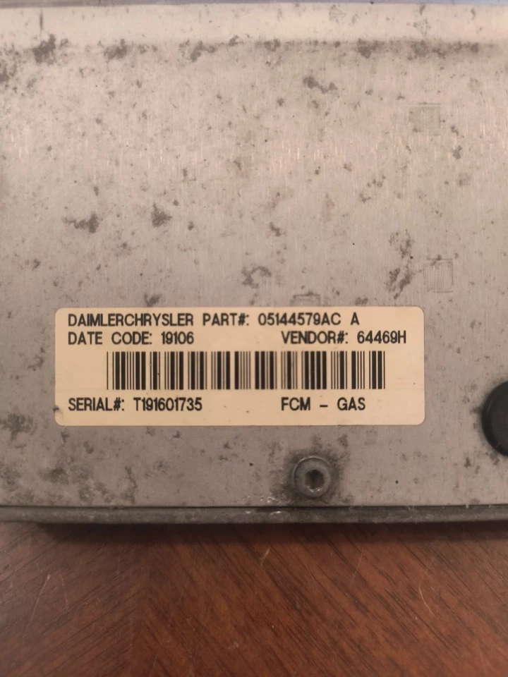 Módulo de control delantero Town & Country Grand Caravan 2006 2007 OEM 05144579AC A Foto 2 de 4