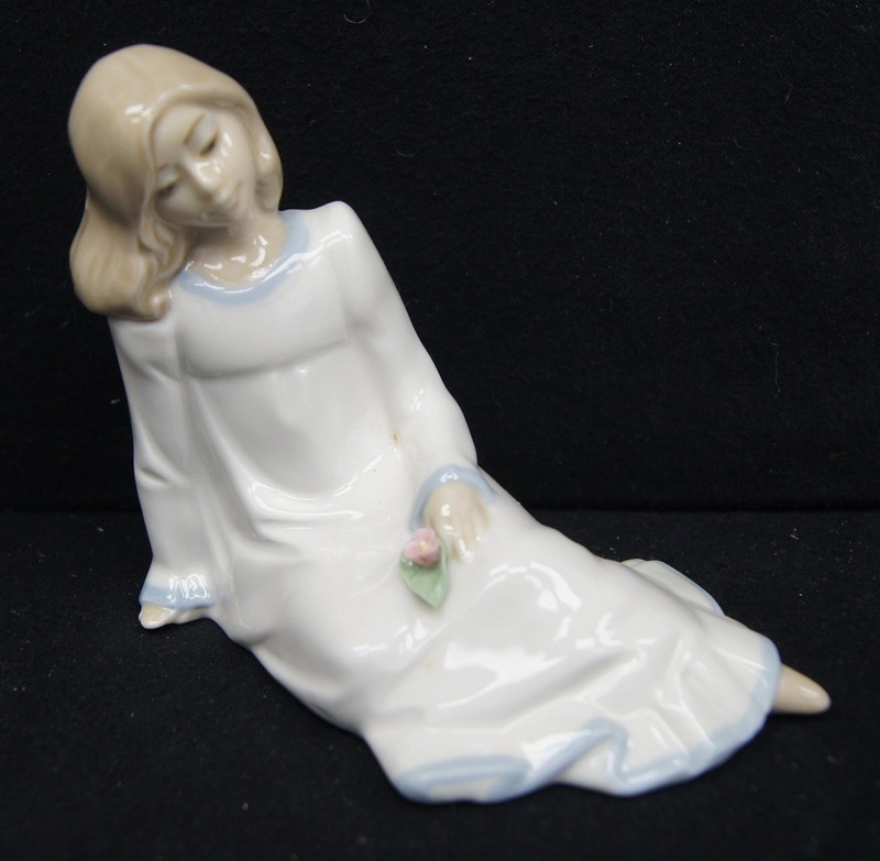 NADAL Porcelain Figurine Girl With Flower 5" SPAIN