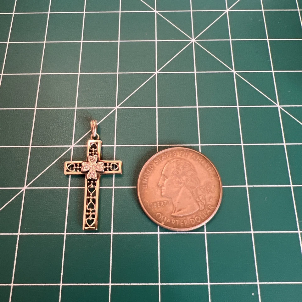 Antigua cruz corazón filigrana de oro amarillo blanco de 10 k Esemco con colgante de diamantes Foto 2 de 4