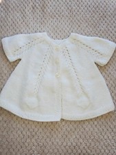 Gilet Création en laine spéciale layette blanche, tricot fait main bébé 0-3 mois