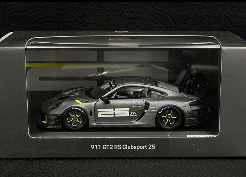 Porsche 911 GT2 RS Clubsport - Manthey Racing - w/ Case - 1