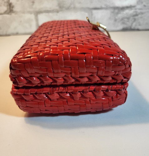 Bolso sin asas bandolera vintage Rodo Italia rojo con acento dorado tejido de mimbre - Imagen 9 de 11