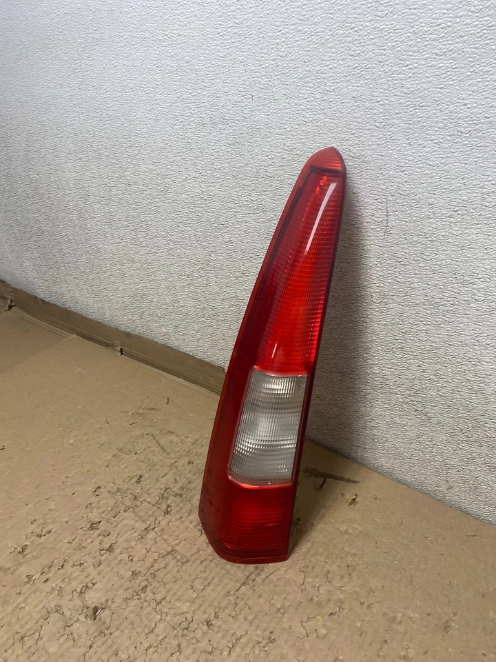 Luz trasera lateral izquierda superior OEM U2435 DW Volvo XC70 V70 1998-2000 conductor izquierdo Foto 2 de 4