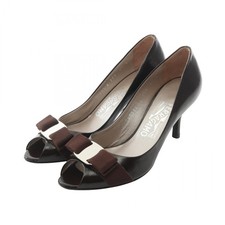 Salvatore Ferragamo Vara Ribbon Leather Pumps - DUTY FREE