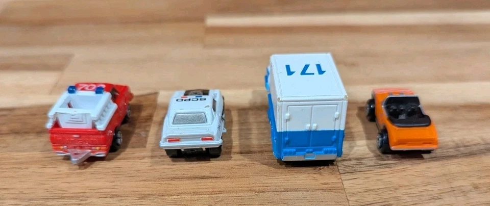 Lote aleatorio de 4 micro máquinas vintage años 80 policía, camión de bomberos y un camaro Foto 4 de 4