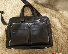 Borsa da lavoro PiquadroBlue Square cartella 15" pelle blu scuro prezzo al dettaglio 650,- €
