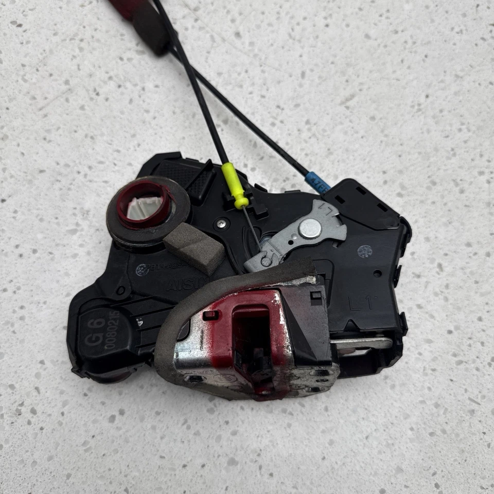 Actuador de pestillo de cerradura de puerta delantera izquierda Toyota Matrix 2009-2013 A046693 OEM Foto 3 de 4