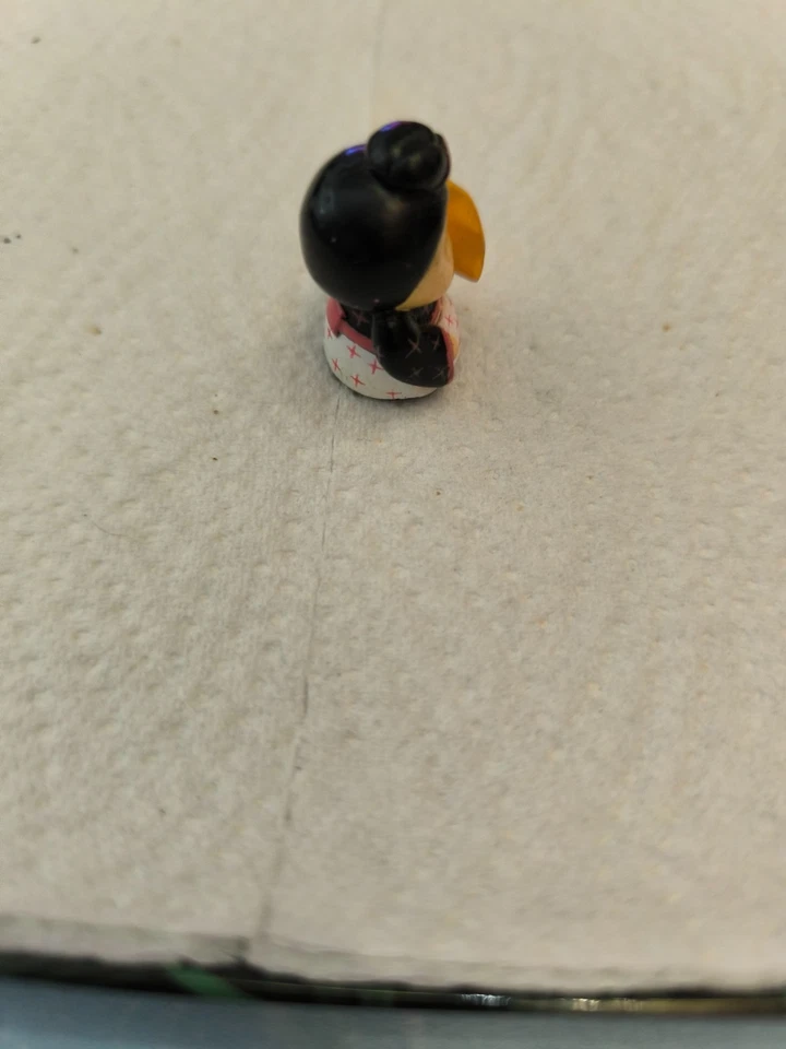 Mini Figurine Japonaise avec éventail - Photo 4/4