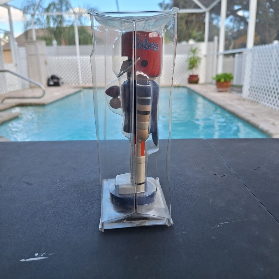 FLORIDA GATORS SPORTS COLLECTORS SERIES FOOTBALL NUTCRACKER IN ORIGINAL