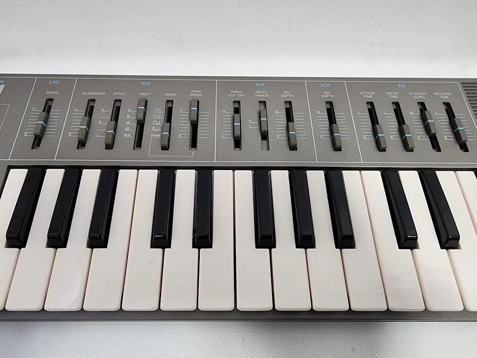 Yamaha CS-01 CS01 Mobile Analog Synthesizer keyboard - Image 2 of 4