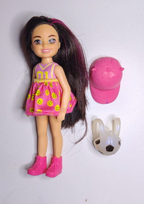 Mattel Barbie Color Reveal Sporty Series Chelsea kleine Puppe HKT85
