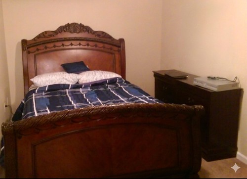 North Shore Queen Sleigh Bed in Dark Wood 3-piece Dresser Chest of Drawers