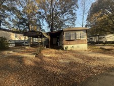 2 Bedrooms 1 Bedroom Trailer House