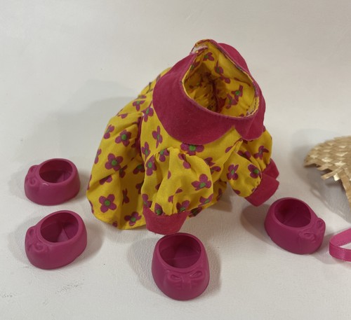Vestido amarillo MLP G1 My Little Pony Holiday Wear con flores rosas, zapatos, sombrero de paja - Imagen 3 de 7
