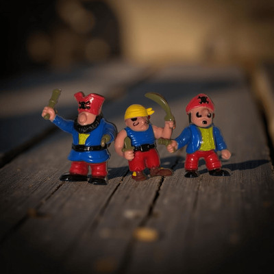 Vintage Redbox Pirate Set Figure Captain & 1st Mates Cake Toppers B21