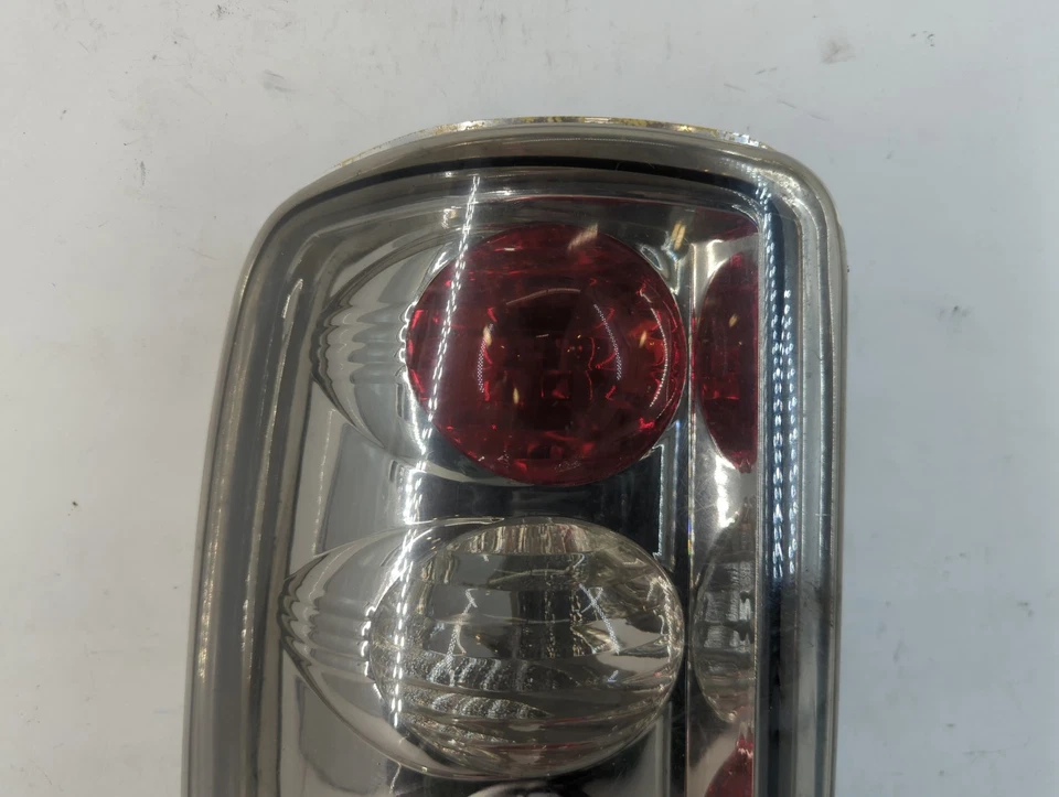 2004 Chevrolet Suburban 1500 Driver Left Side Tail Light Taillight Oem JO1YD - Image 2 of 4