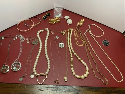 Vintage/ Modern Signed Costume Jewelry Lot      (#80)