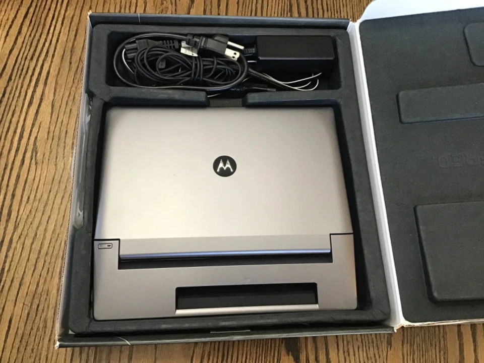 MOTOROLA DROID RAZR Lapdock 100 Box Complete Power Cord Instruction Booklet NICE - Image 2 of 4