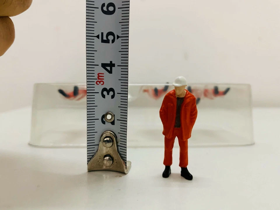1:50 Scale Plastic Model Engineering Worker Figure 3.7CM(1.45") 6 Pcs ,NEW - Image 3 of 3