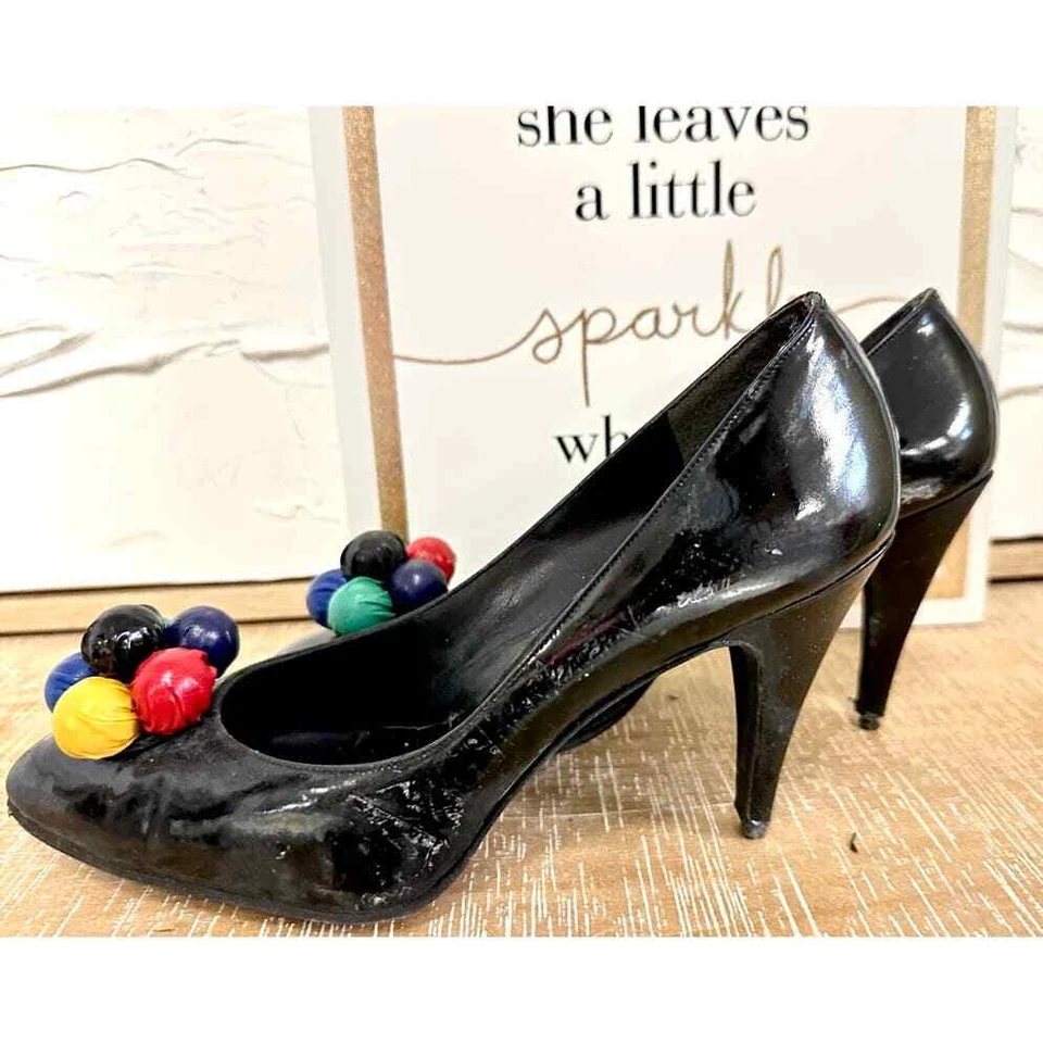 Bombas de charol negras Stuart Weitzman para Martinica de colección años 80 90 bolas de colores 7,5 Foto 4 de 4