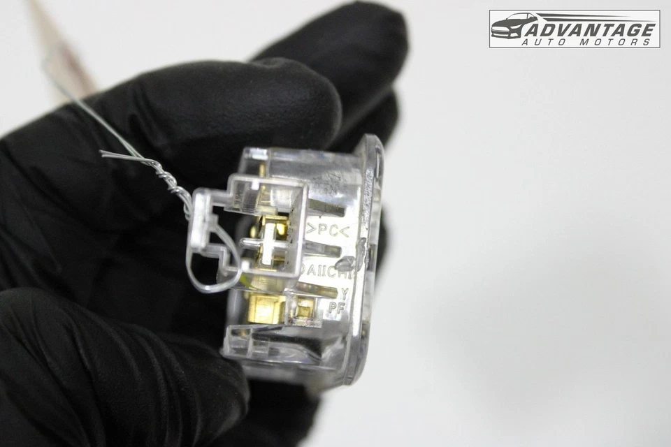 2015-2025 SUBARU OUTBACK FRONT LEFT DRIVER SIDE DOOR COURTESY LIGHT LAMP OEM - Image 4 of 4