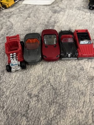 5 hotwheels different looks colors and designs details are in photos